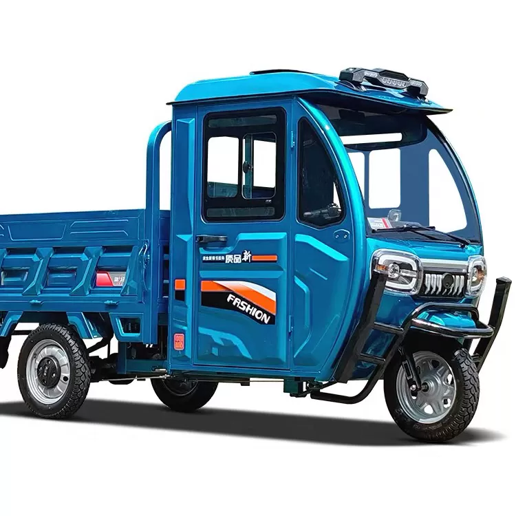 tricycle électrique avec cabine fermée