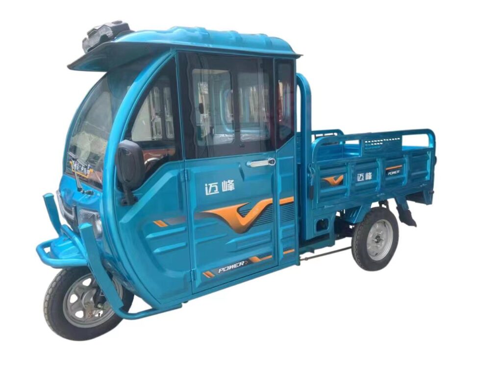 triciclo de carga eléctrico con cabina