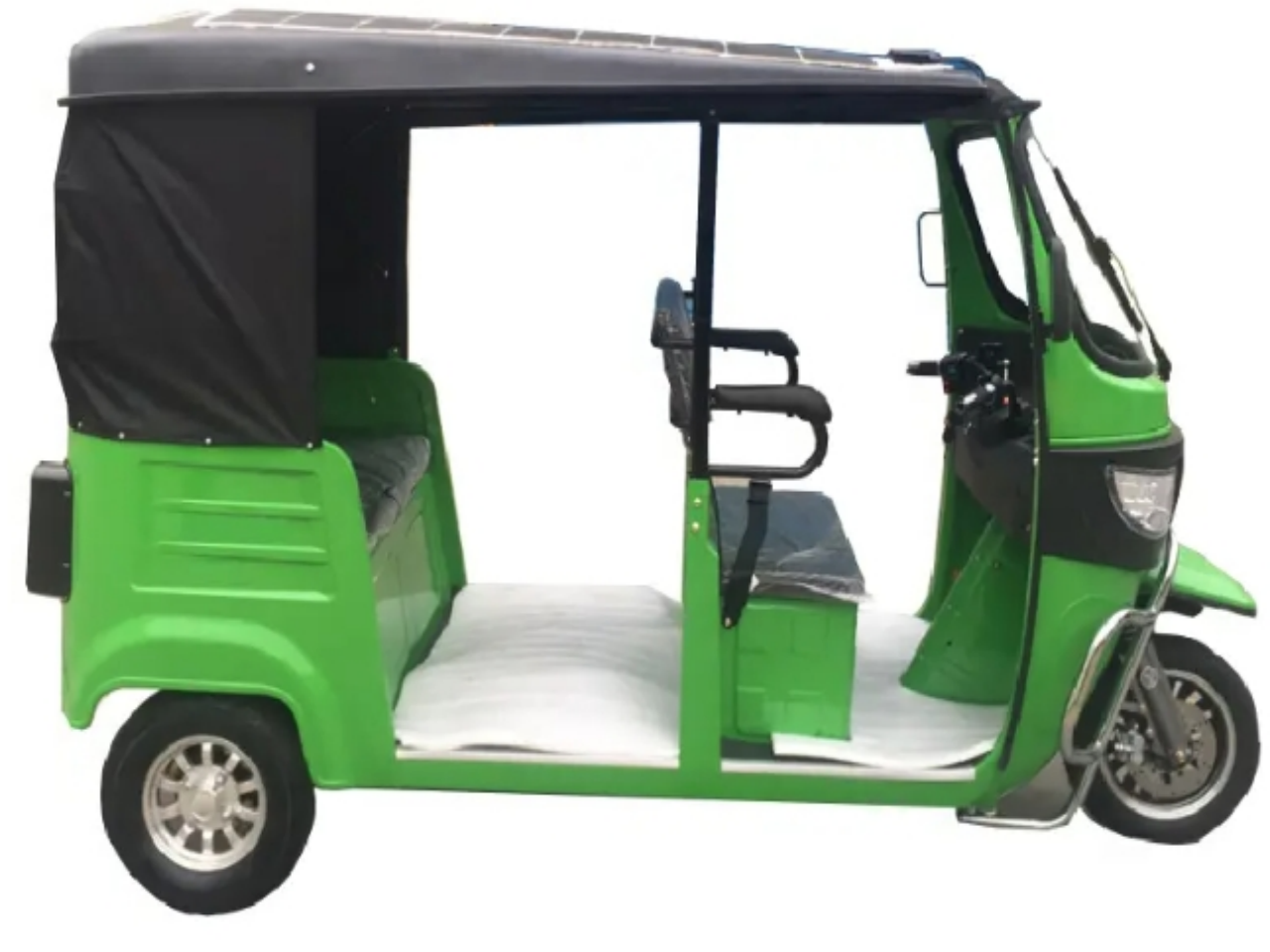 Semi-enclosed cabin e-rickshaw