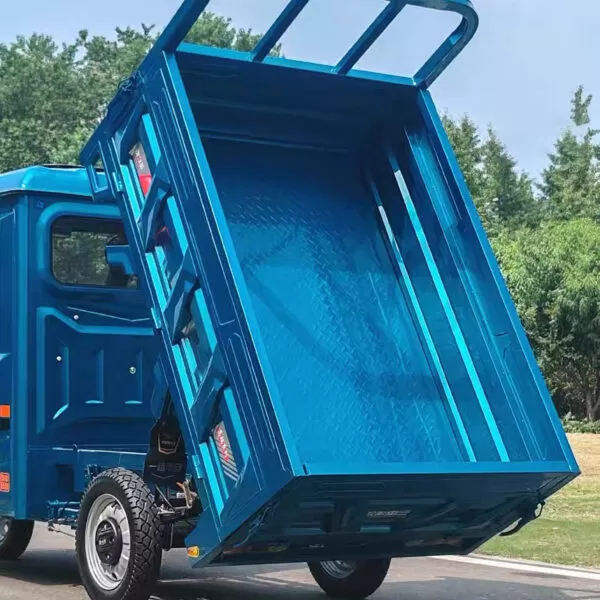 AGL 3 wheel electric tricycle with enclosed cabin - Image 3
