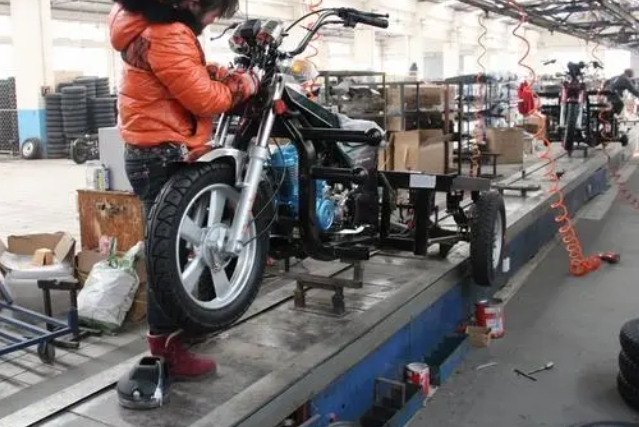 electric cargo tricycle workshop