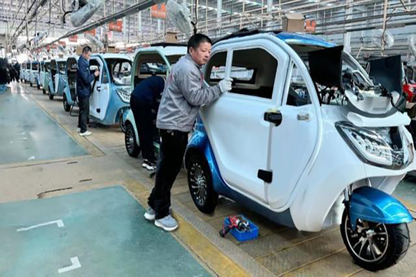 enclosed three wheeler manufacturing process