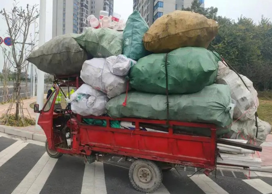 3 wheel electric truck transport some goods