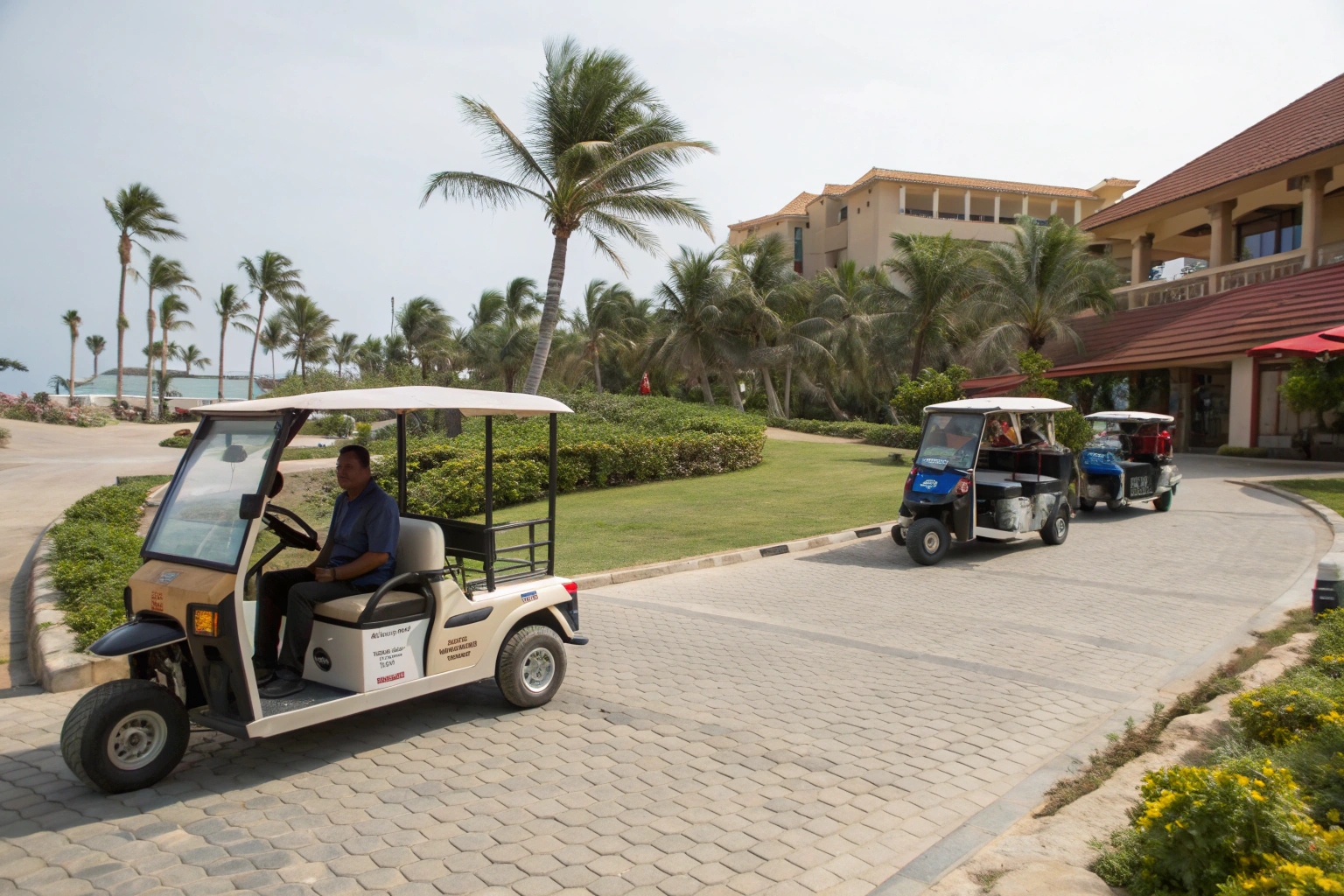 A table comparing different tuk-tuk applications and recommended motor power