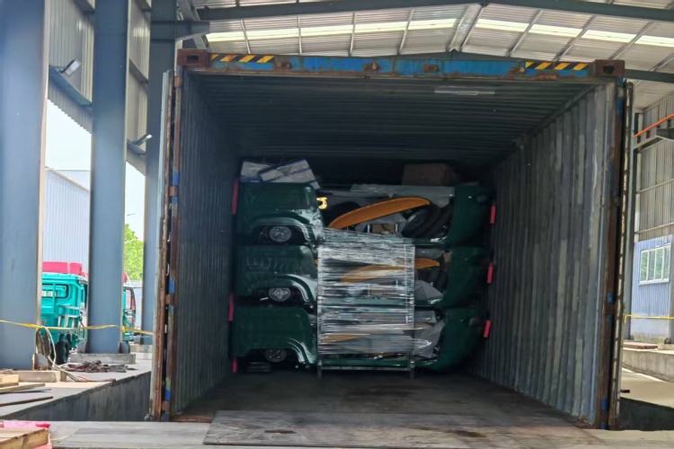 Electric rickshaw taxis being loaded into a 40HQ shipping container