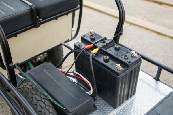 A diagram showing a controller being correctly matched to a motor and battery in an electric rickshaw