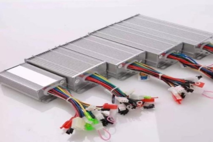A chart showing recommended controller sizes (tube count) for 800W, 1200W, 1500W, and 3000W motors